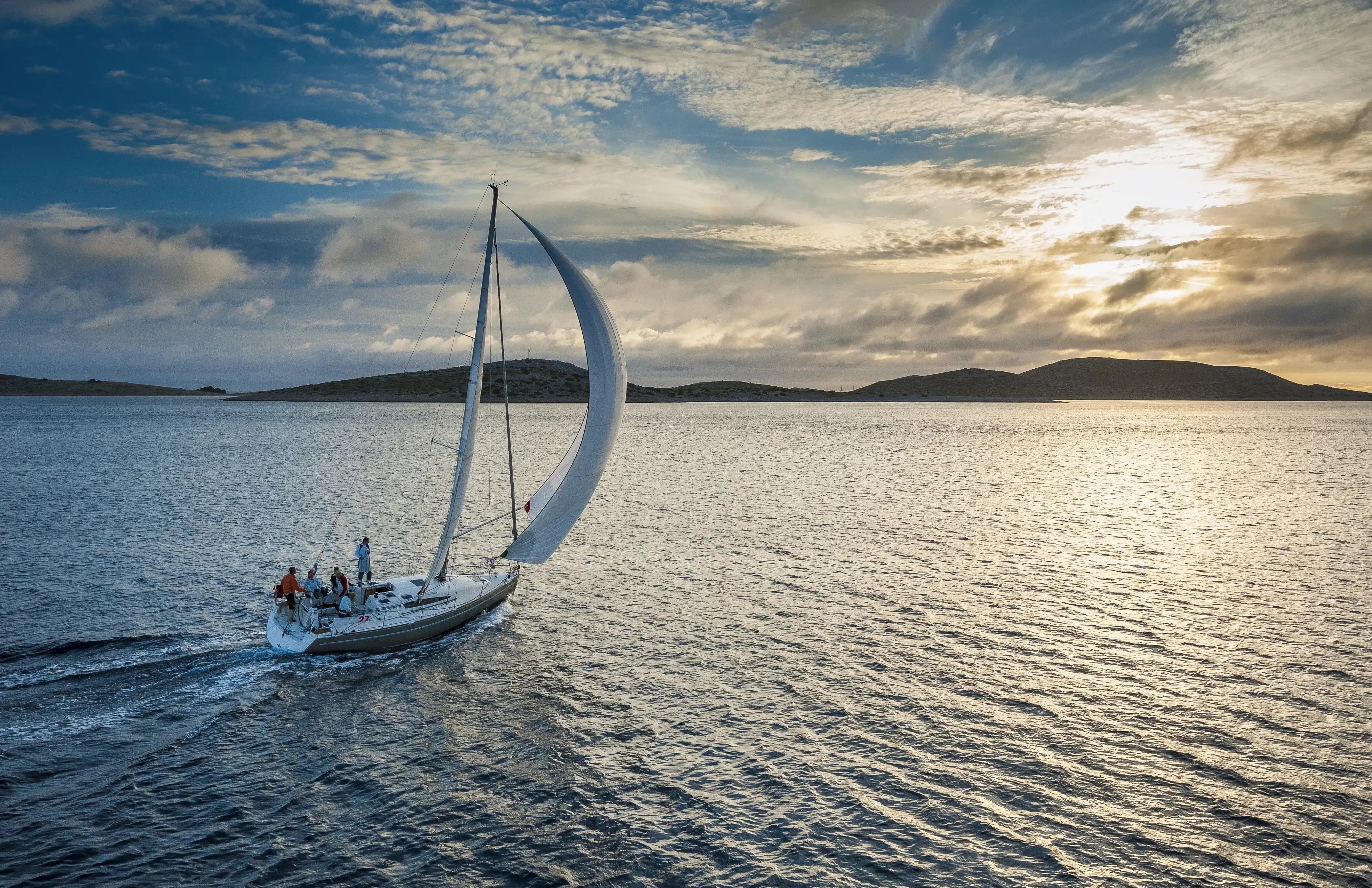 Flexofold_Boat_Under_Sail