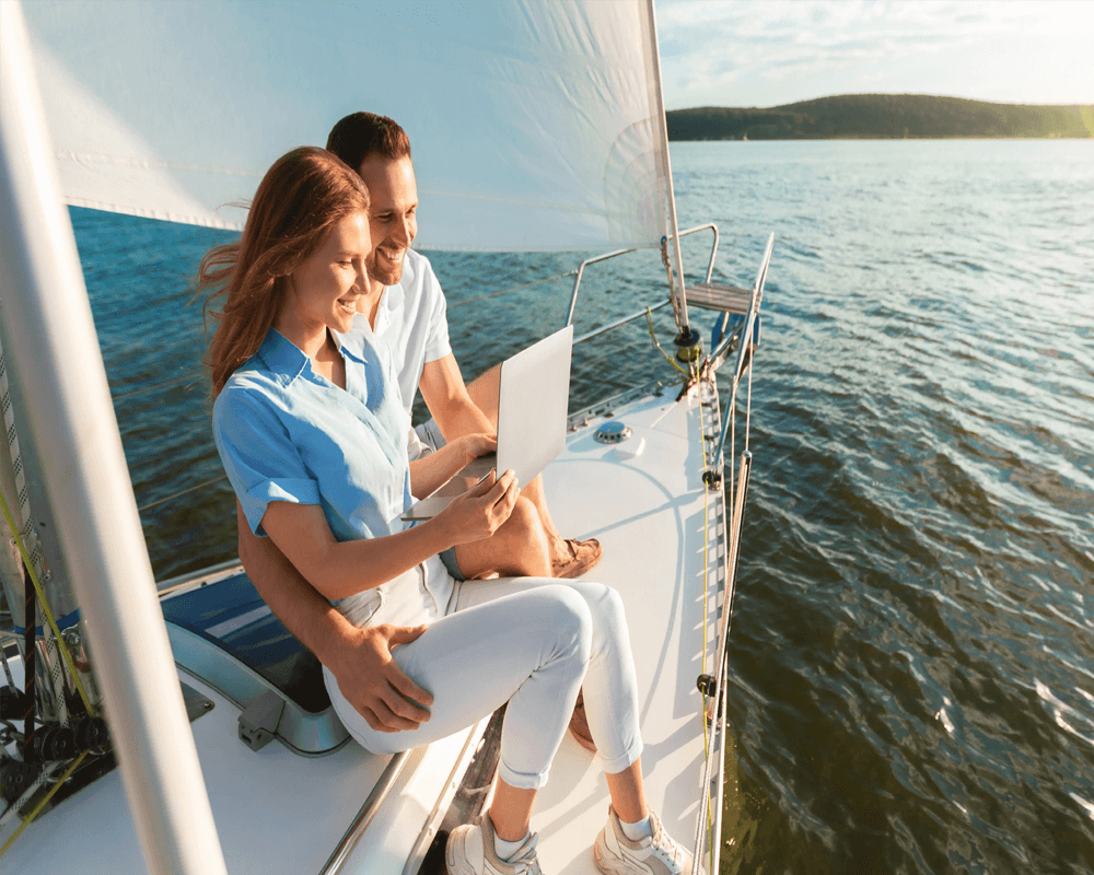 Flexofold_couple_on_boat