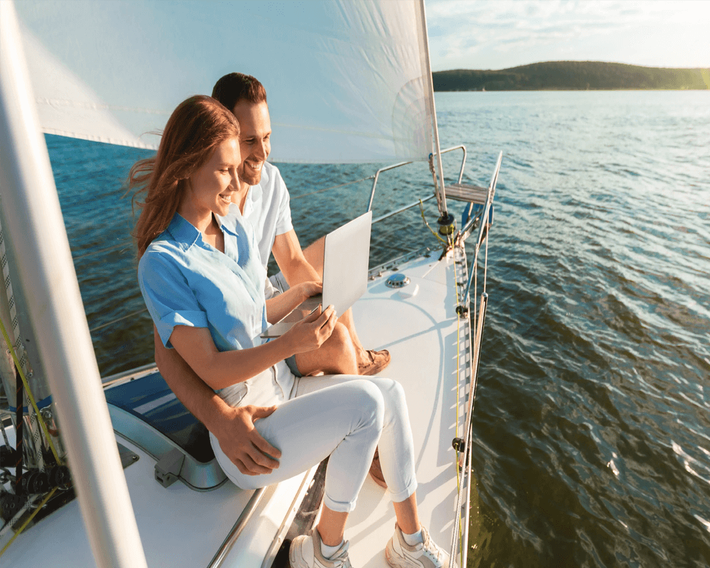 couple_on_boat